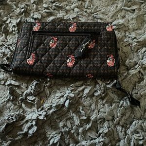 vera bradley wristlet